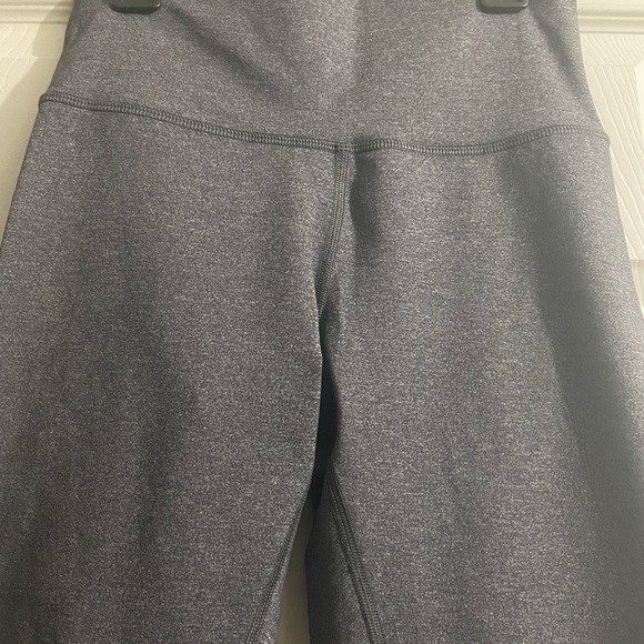 Lululemon Wunder Under Crop - Picture 7 of 8